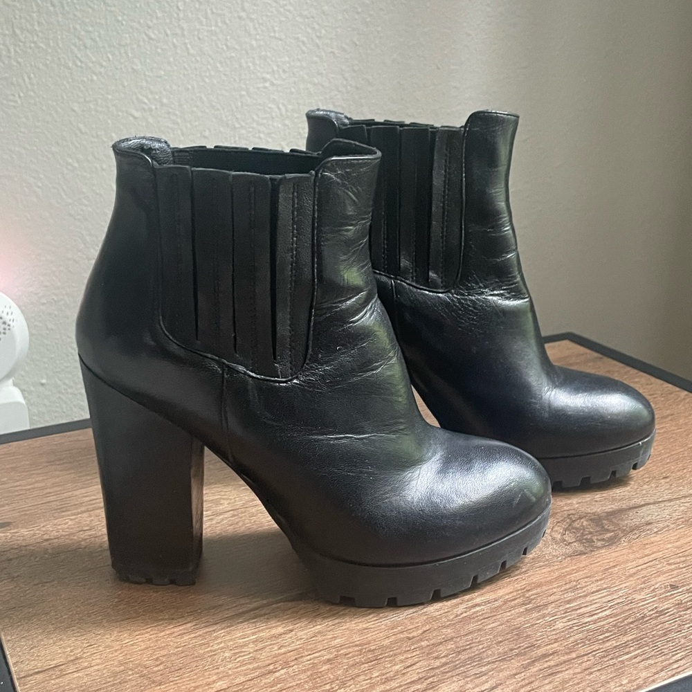 Steve Madden black booties